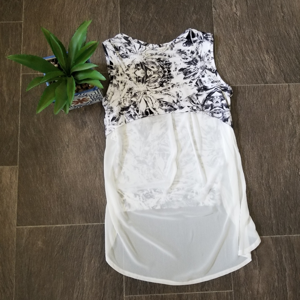 👚TOP WITH SHEER BACK - Picture 2 of 8